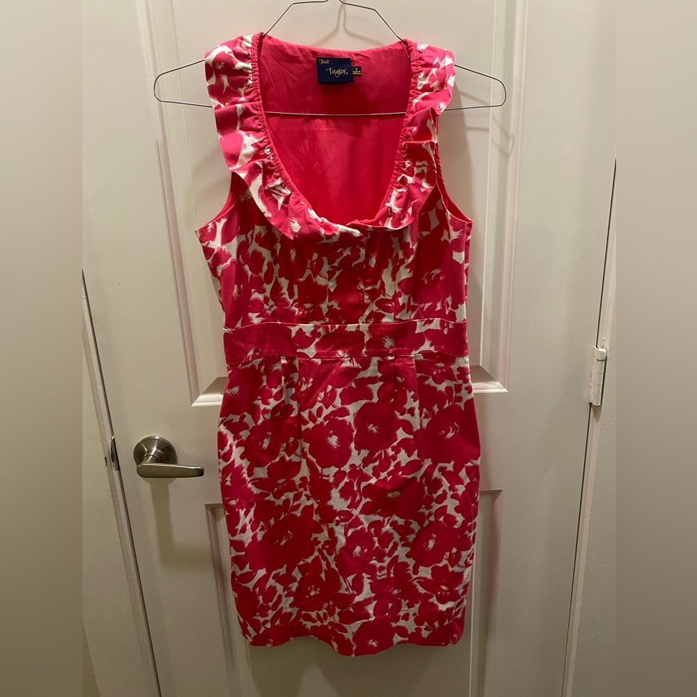 Just Taylor V-neck Sleeveless Dress